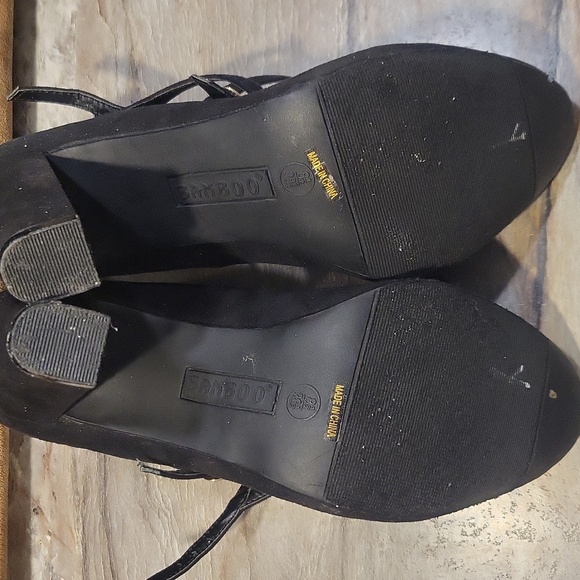 Black Lace-Up Heels with Gold Buckle Straps-8.5 - Picture 5 of 5